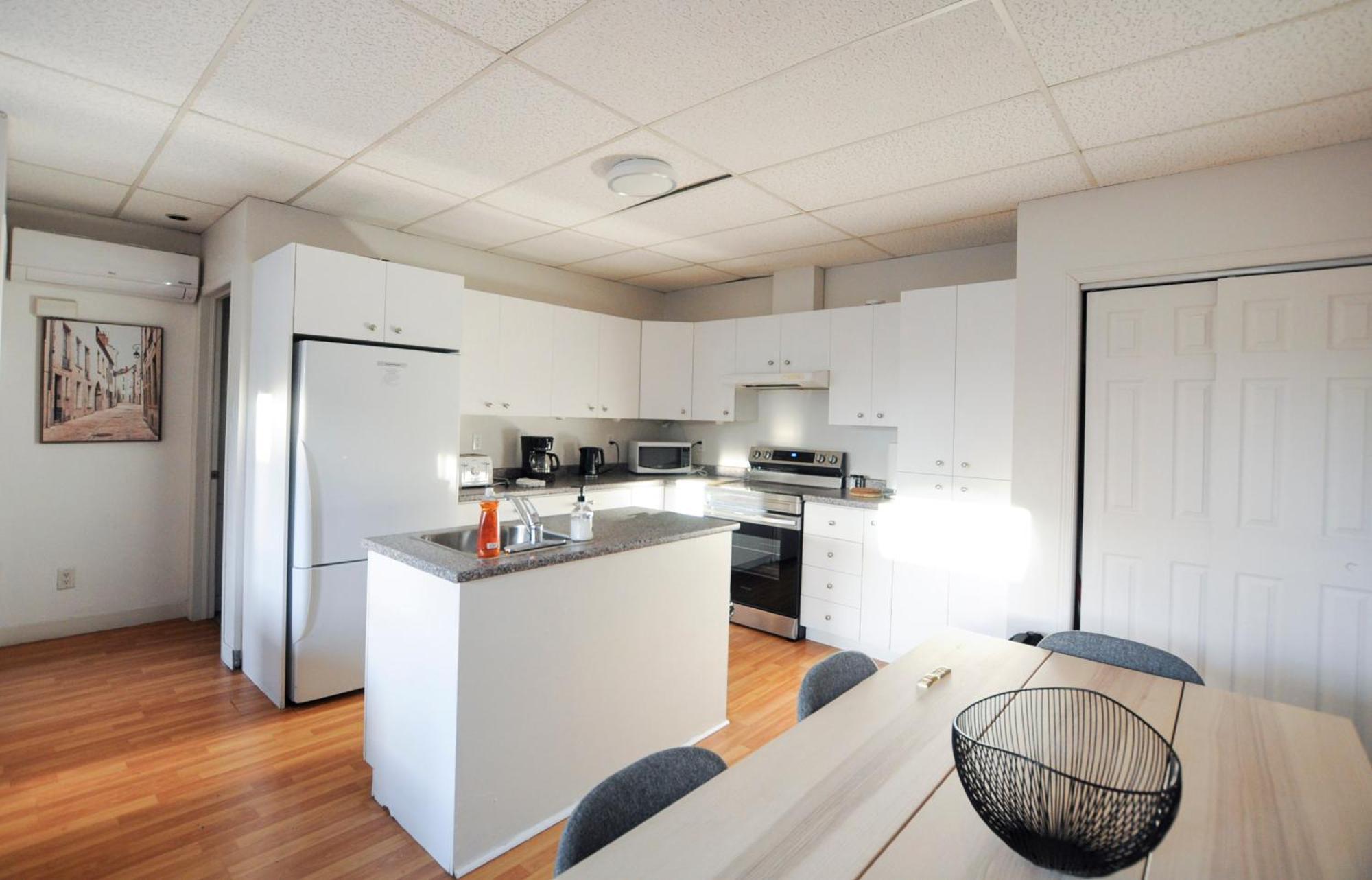 Le 1064 - Lumineux Et Fonctionnel A Limoilou Apartment